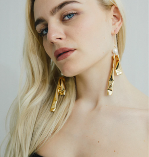 Pipe Earrings in Gold