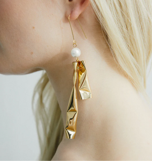 Pipe Earrings in Gold
