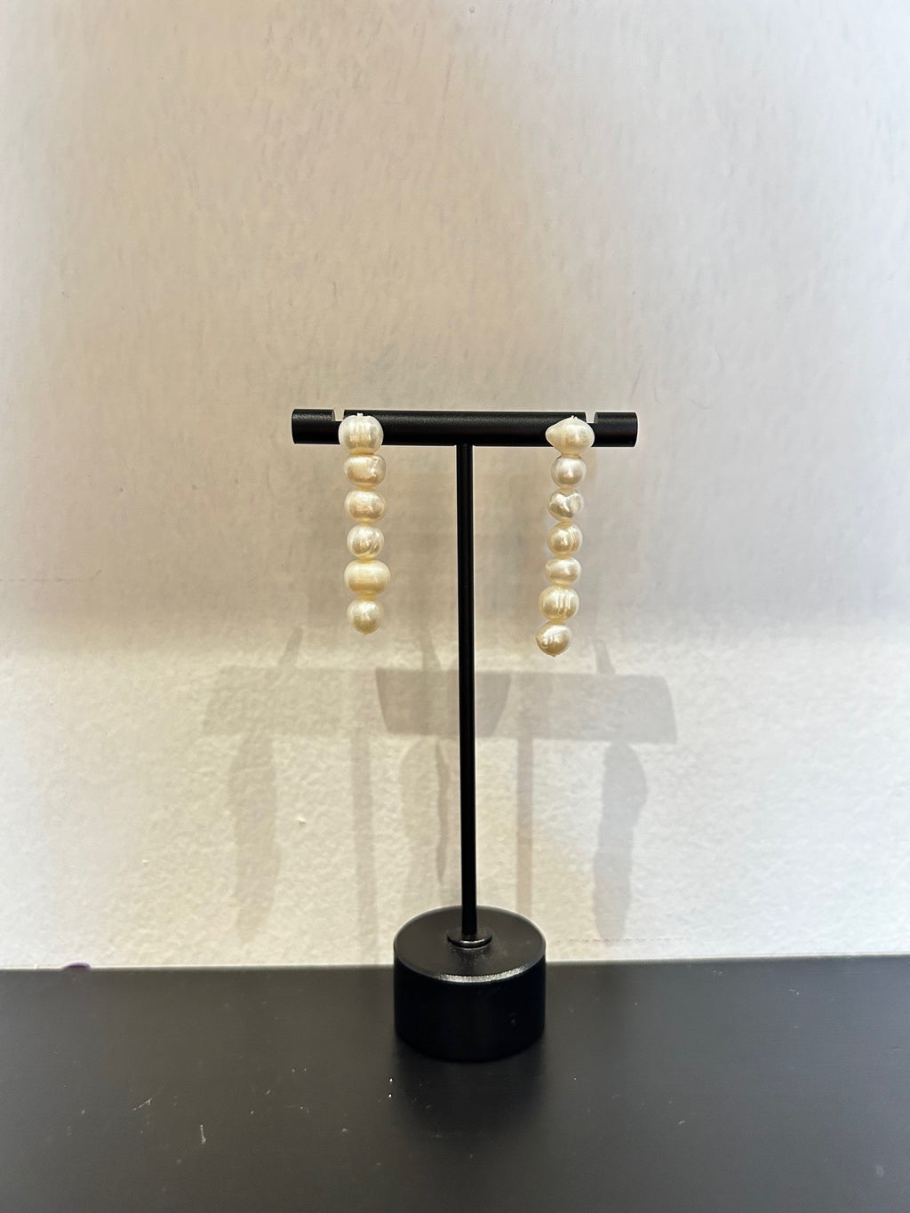 Short Pearl String earrings